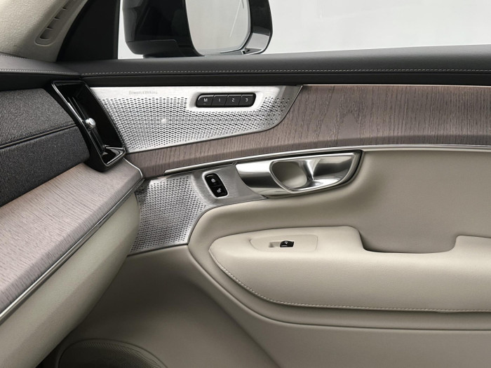 Volvo XC90 B5 AWD AUT DARK ULTRA 7 míst na operativní leasing