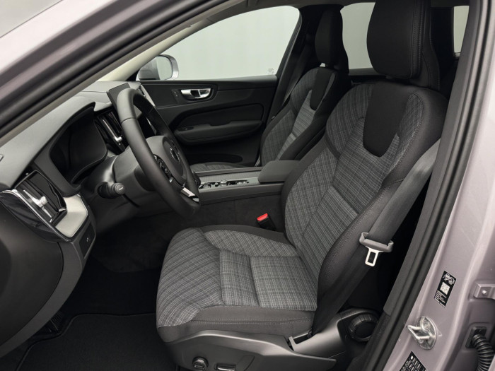 Volvo XC60 B5 AWD AUT CORE na operativní leasing