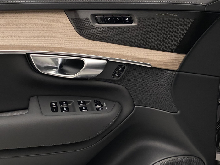 Volvo XC90 T8 AWD RECHARGE BRIGHT PLUS 7m na operativní leasing