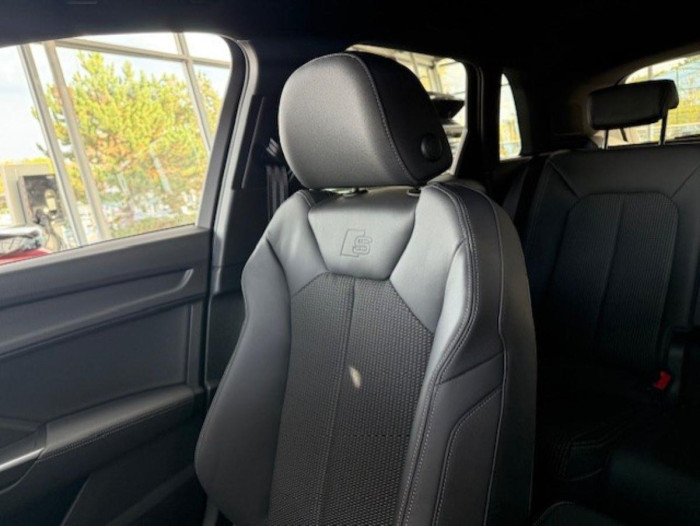 Audi Q3 Advanced 35 TFSI Stronic na operativní leasing