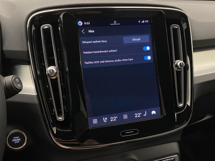 Volvo XC40 B3 AUT DARK PLUS na operativní leasing