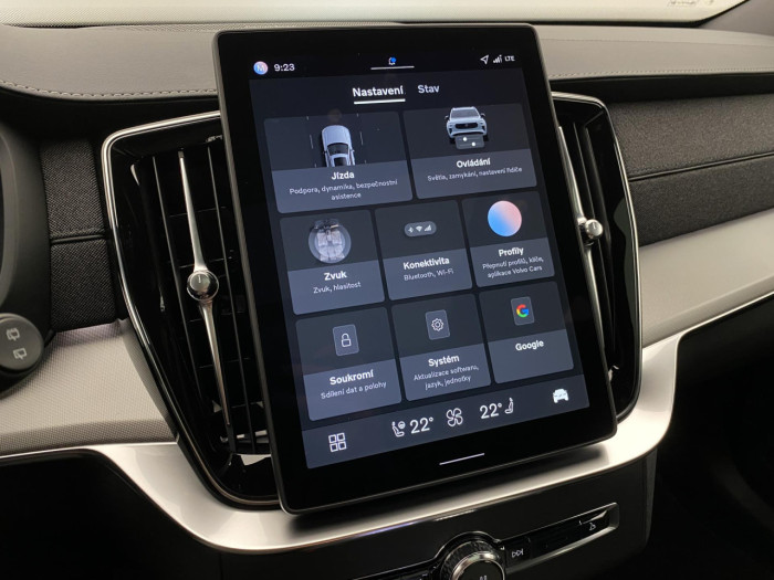 Volvo XC90 B5 AWD BLACK EDITION PLUS 7 na operativní leasing