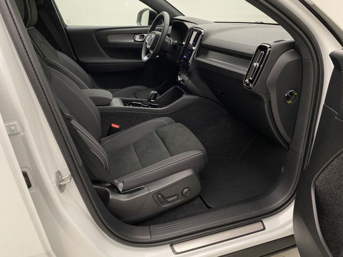 Volvo EC40 BLACK EDITION SINGLE EXT ULTRA Edition na operativní leasing