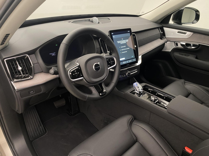 Volvo XC90 B5 AWD AUT DARK PLUS na operativní leasing