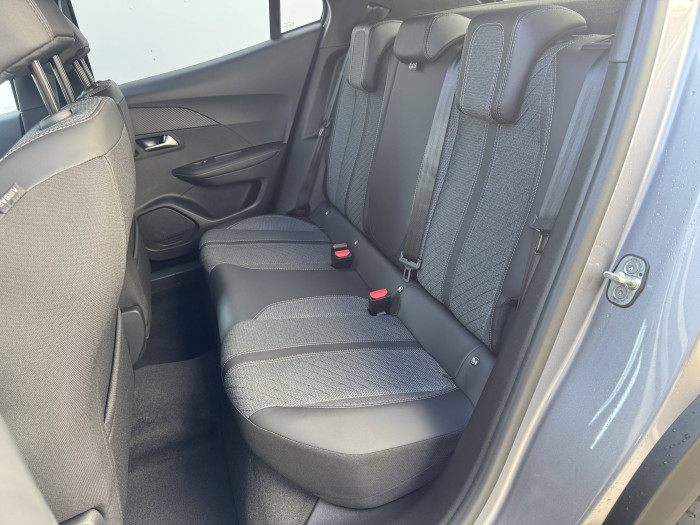 Peugeot 2008 ALLURE Hybrid  1,2 110 e-DCS6 / 81kW na operativní leasing