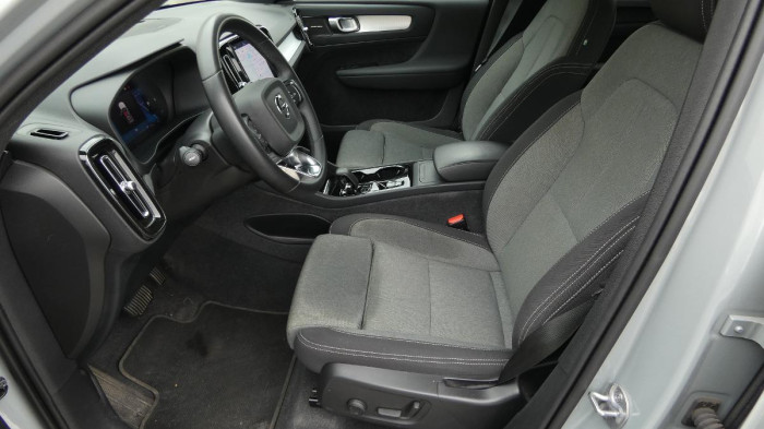 Volvo XC40 B3 PLUS DARK na operativní leasing