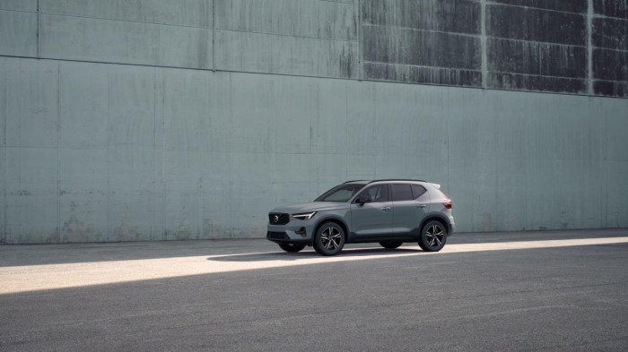 Volvo XC40 B3 AUT DARK PLUS na operativní leasing