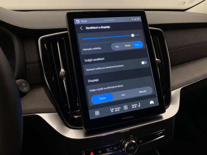 Volvo XC90 T8 AWD RECHARGE DARK PLUS 7m na operativní leasing