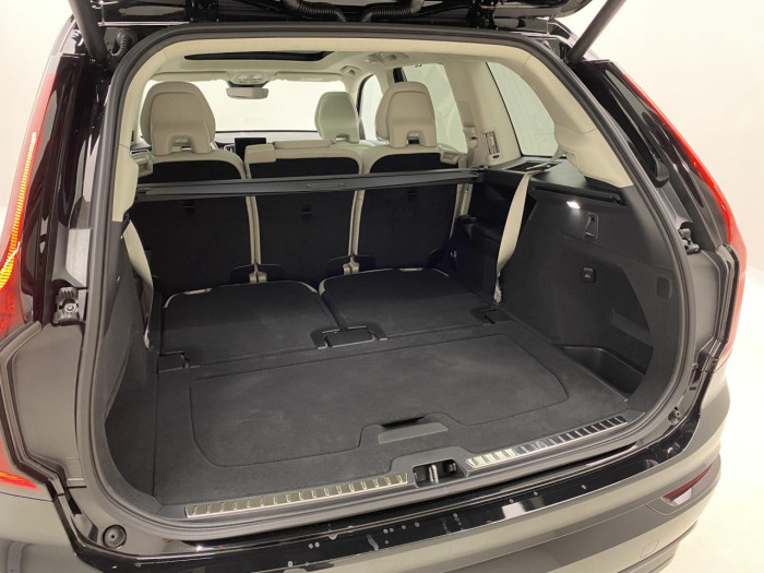 Volvo XC90 T8 AWD Plug-in DARK ULTRA na operativní leasing