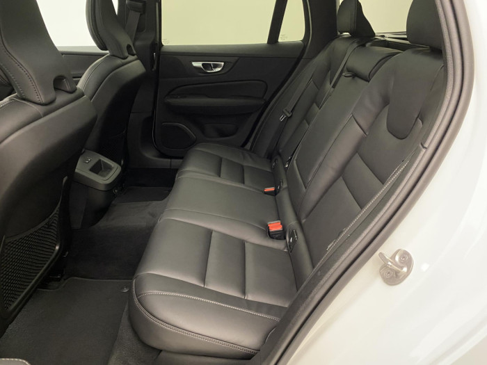 Volvo V60 B4 AUT BRIGHT PLUS na operativní leasing