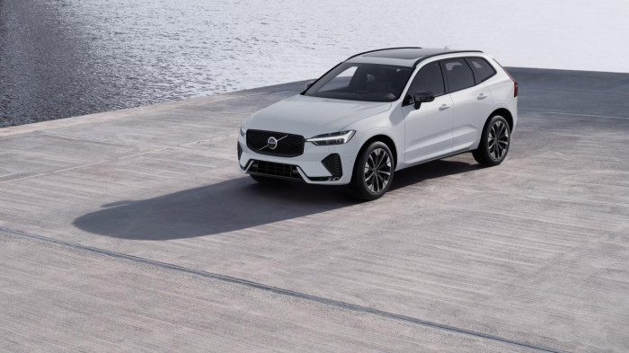 Volvo XC60 B5 AWD AUT DARK ULTRA na operativní leasing