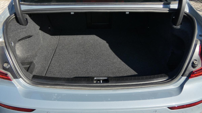 Volvo S60 B5 AWD Ultimate Dark na operativní leasing