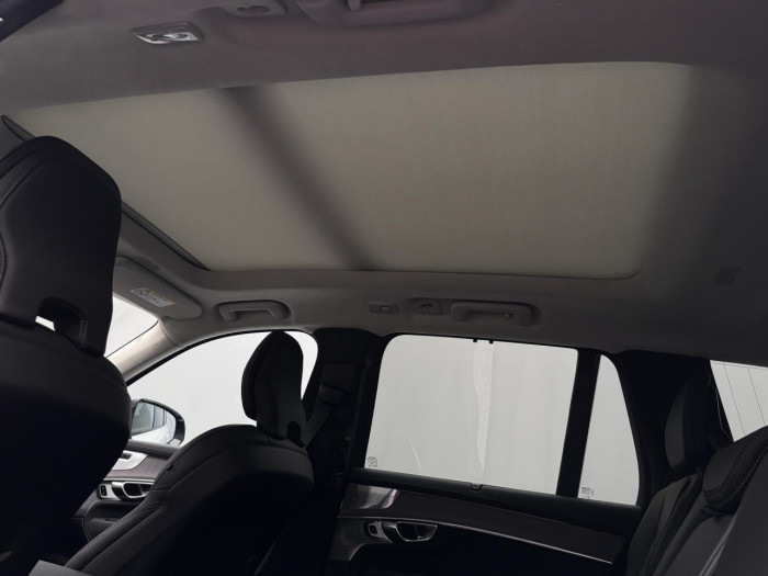 Volvo XC90 T8 AWD Plug-in ULTRA DARK 7m na operativní leasing