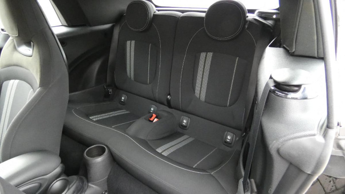 Volvo XC40 B3 PLUS DARK DCT na operativní leasing