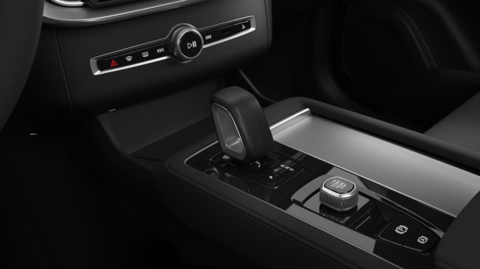 Volvo XC90 B5 AWD AUT CORE 7míst na operativní leasing