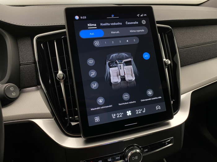 Volvo XC90 B5 AWD BLACK EDITION PLUS 7 na operativní leasing