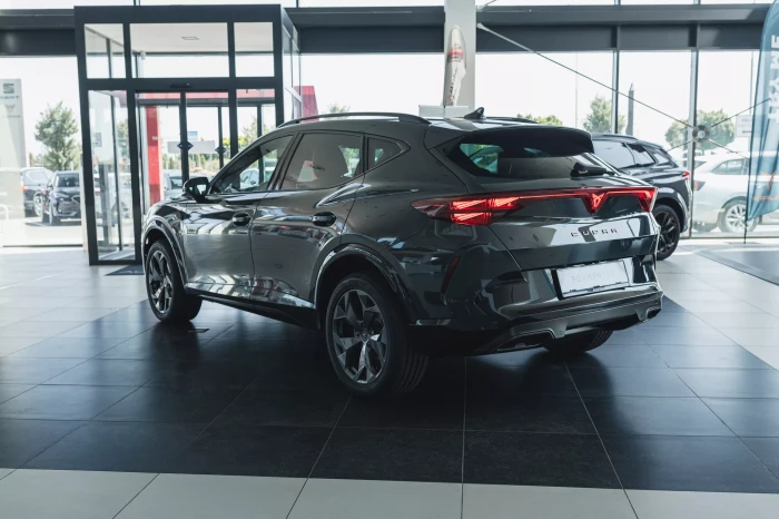 CUPRA Nový CUPRA Formentor VZ e-HYBRID e-HYBRID 130 kW automat Fiord modrá e-HYBRID na operativní leasing