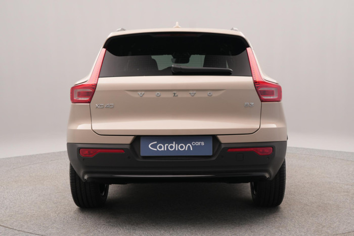 Volvo XC40 B3 AUT DARK PLUS na operativní leasing