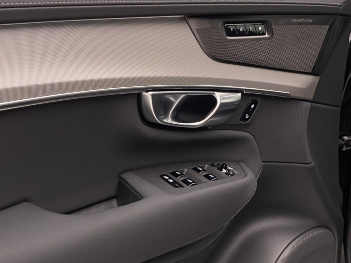 Volvo XC90 B5 AWD BLACK EDITION PLUS 7 na operativní leasing