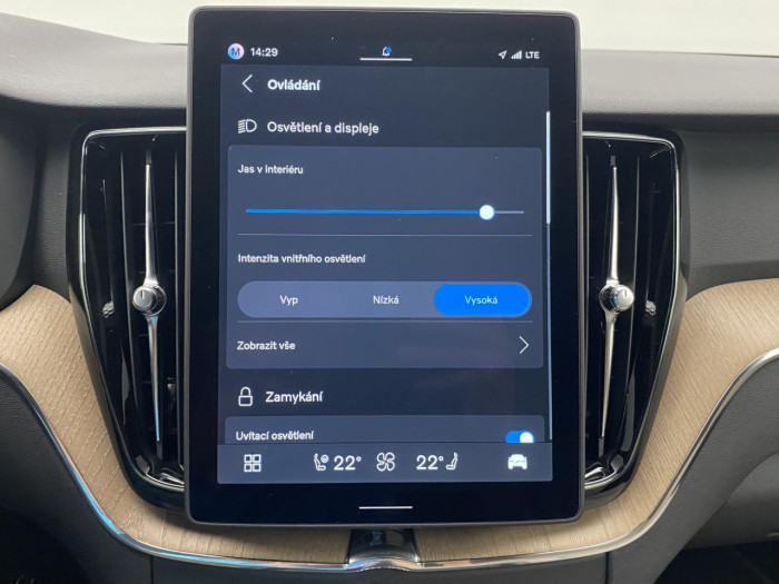 Volvo XC60 B5 AWD AUT DARK PLUS na operativní leasing