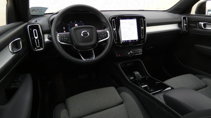 Volvo XC40 B3 PLUS DARK na operativní leasing