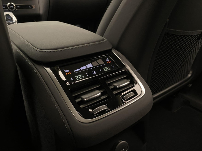 Volvo XC90 T8 AWD RECHARGE BRIGHT PLUS 7m na operativní leasing