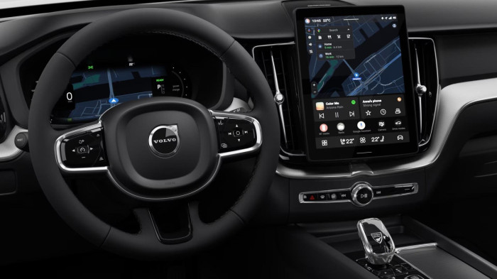 Volvo XC60 T6 AWD AUT PLUS BLACK EDITION na operativní leasing