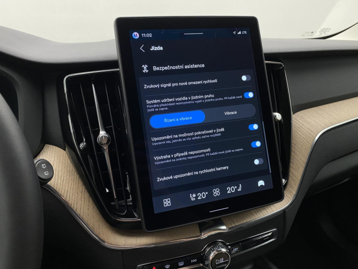 Volvo XC60 B5 AWD AUT BRIGHT PLUS na operativní leasing