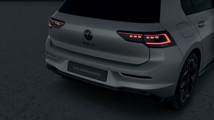 Volkswagen Golf R-Line People 1,5 eTSI 7DSG mHEV na operativní leasing