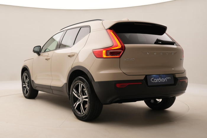Volvo XC40 B3 AUT DARK PLUS na operativní leasing