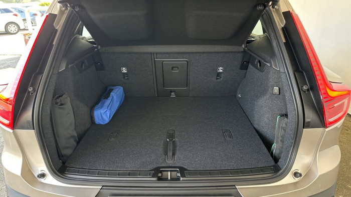 Volvo XC40 2.0 B3 - Benzín - Automat 7st. - 4x2 na operativní leasing