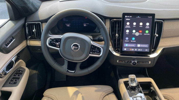 Volvo XC90 ULTRA DARK, T8 AWD, 228+107 kW / 310+145 HP na operativní leasing