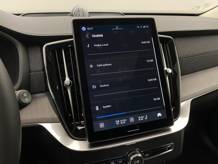 Volvo XC90 T8 AWD Plug-in DARK PLUS 7m na operativní leasing