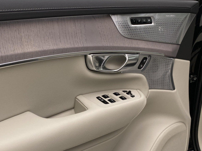 Volvo XC90 T8 AWD Plug-in BRIGHT PLUS 7m na operativní leasing