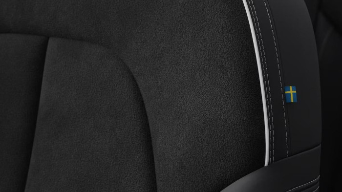 Volvo XC40 B3 AUT DARK PLUS na operativní leasing