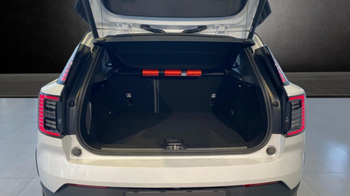 Volvo EX30 PLUS, Single Motor Extended Range, 200 kW / 272 HP na operativní leasing