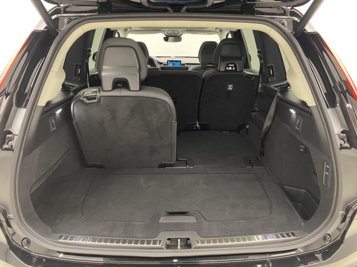Volvo XC90 T8 AWD Plug-in DARK ULTRA na operativní leasing