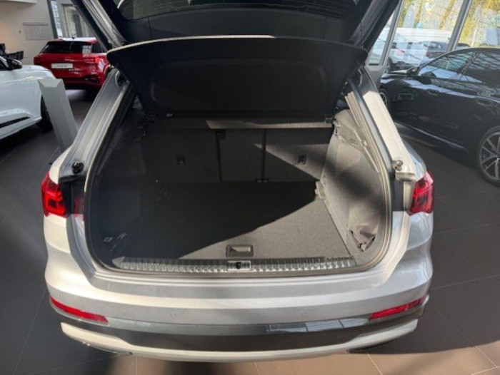 Audi Q3 Advanced 35 TFSI Stronic na operativní leasing