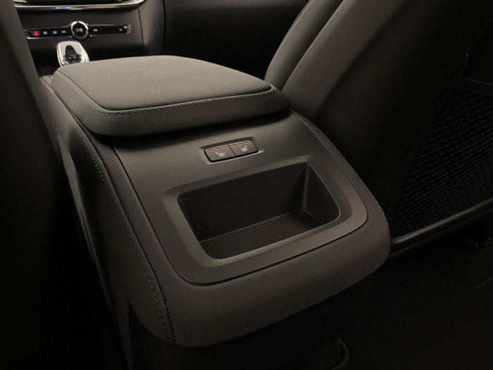 Volvo XC90 B5 AWD AUT DARK PLUS 7míst na operativní leasing