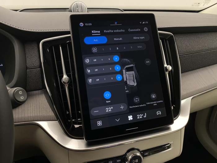 Volvo XC90 T8 AWD Plug-in BRIGHT PLUS 7m na operativní leasing