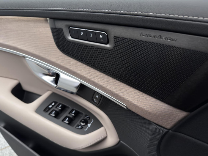 Volvo XC90 T8 AWD Plug-in BRIGHT PLUS 7m na operativní leasing