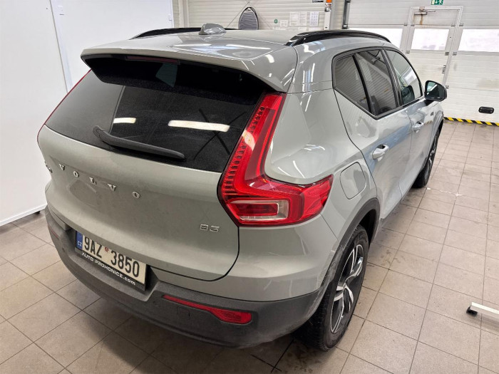 Volvo XC40 B3 PLUS DARK DCT na operativní leasing