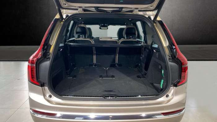 Volvo XC90 PLUS BRIGHT, B5 AWD, 184+10 kW / 250+14 HP na operativní leasing