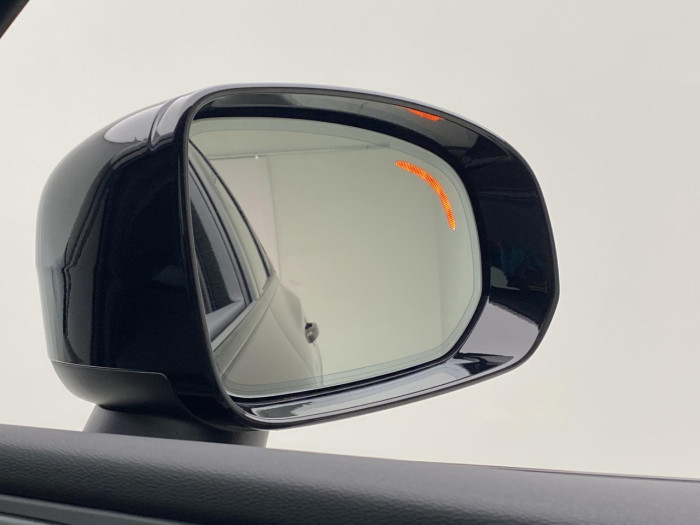 Volvo XC60 B5 AWD AUT DARK PLUS na operativní leasing