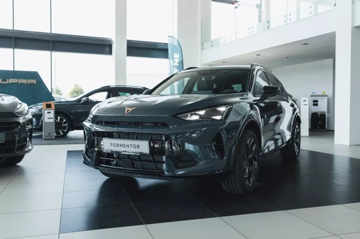 CUPRA Nový CUPRA Formentor VZ e-HYBRID e-HYBRID 130 kW automat Fiord modrá e-HYBRID na operativní leasing