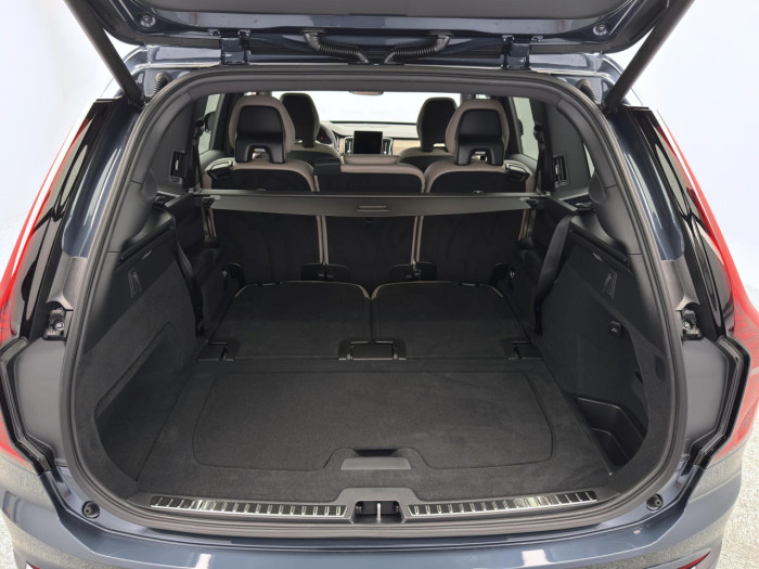 Volvo XC90 T8 AWD Plug-in DARK PLUS 7m na operativní leasing
