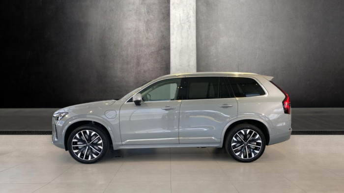 Volvo XC90 ULTRA BRIGHT, T8 AWD, 228+107 kW / 310+145 HP na operativní leasing