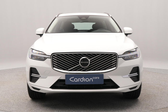 Volvo XC60 B5 AWD AUT ESSENTIAL na operativní leasing