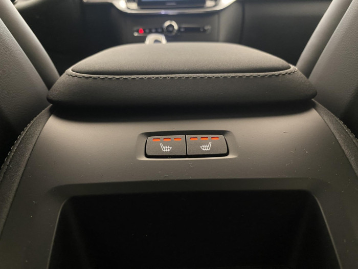 Volvo XC90 B5 AWD AUT DARK PLUS na operativní leasing