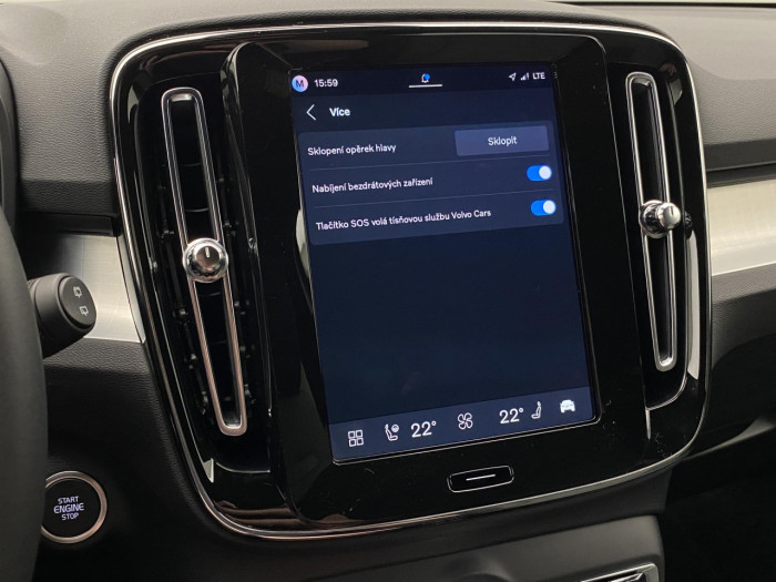 Volvo XC40 B4 AUT DARK PLUS na operativní leasing